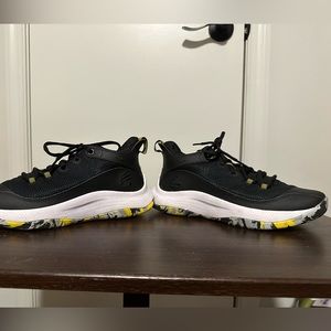 Under Armour Curry GS 3Z5 Black/White/Yellow Size 4.5 Y Athletic Shoes
